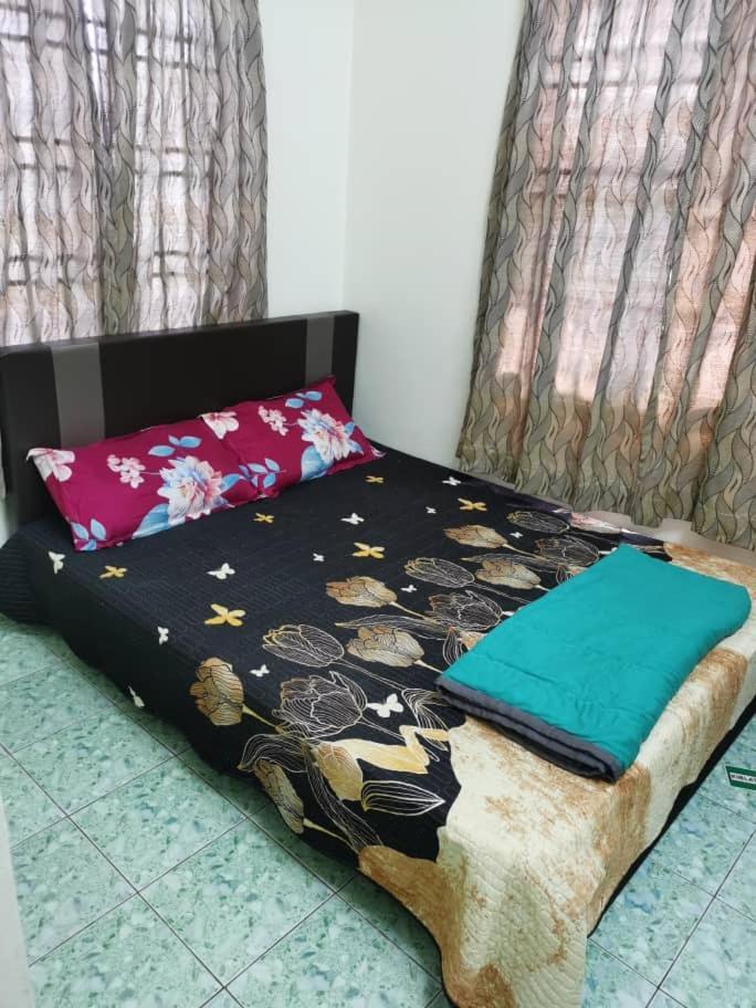 Homestay Che Wan Куантан Екстер'єр фото